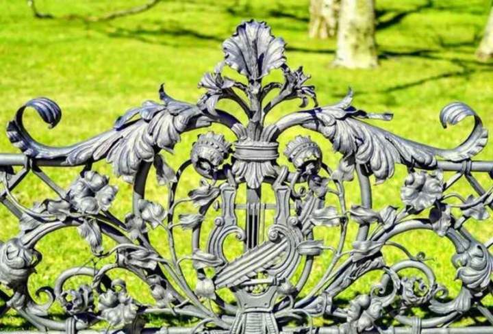 Sculpteur de métal, Les Abymes