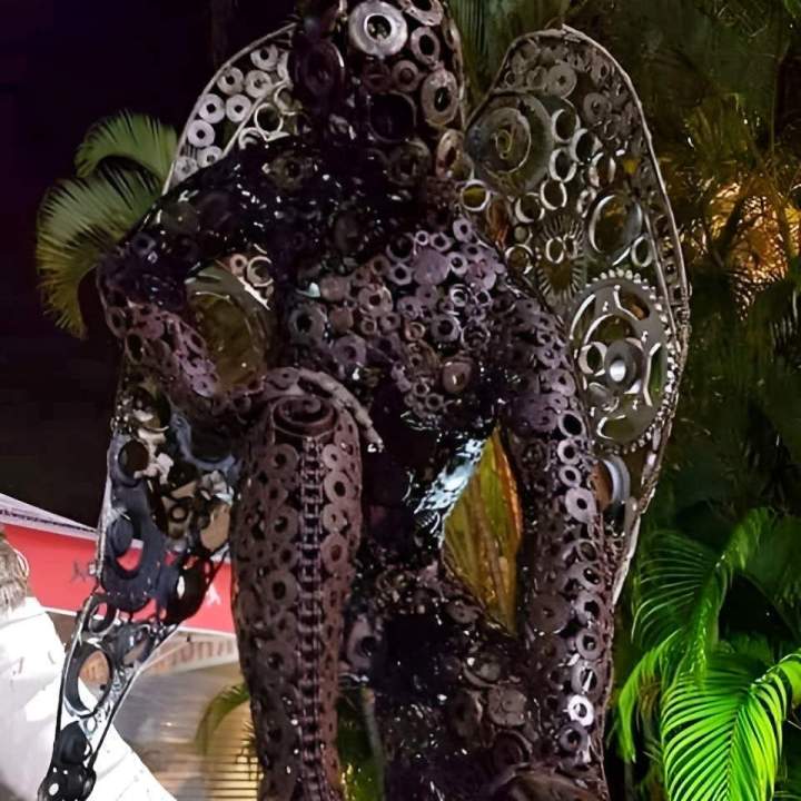 Sculpture humanoïde ailée Guadeloupe