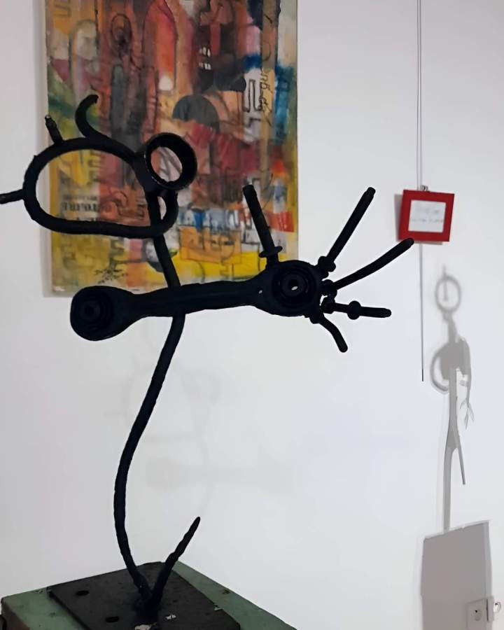 Installation sculpturale contemporaine en métal Guadeloupe