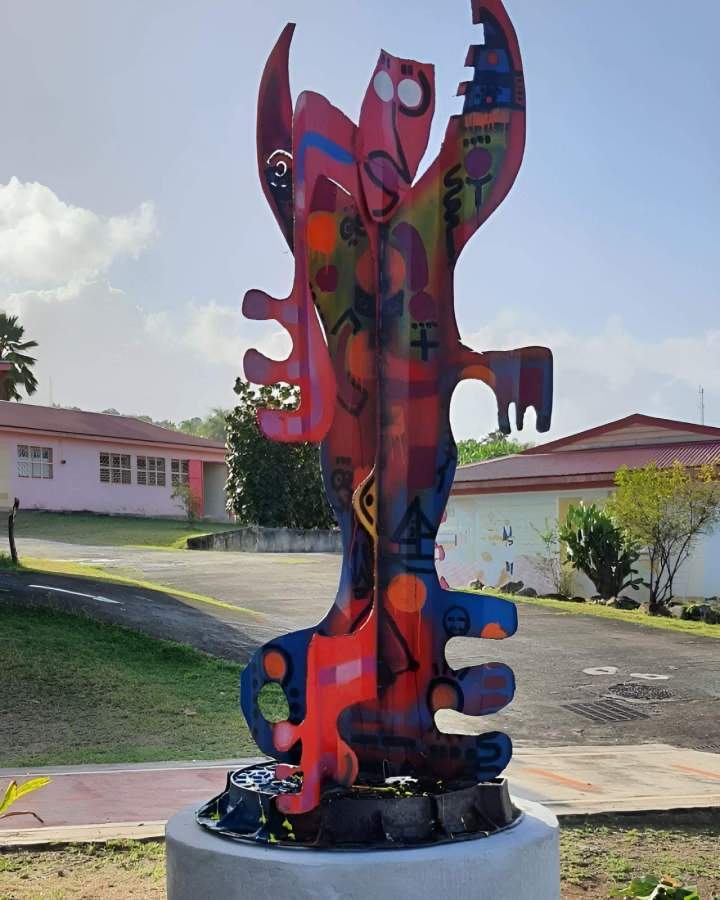 Sculpture monumentale colorée Guadeloupe